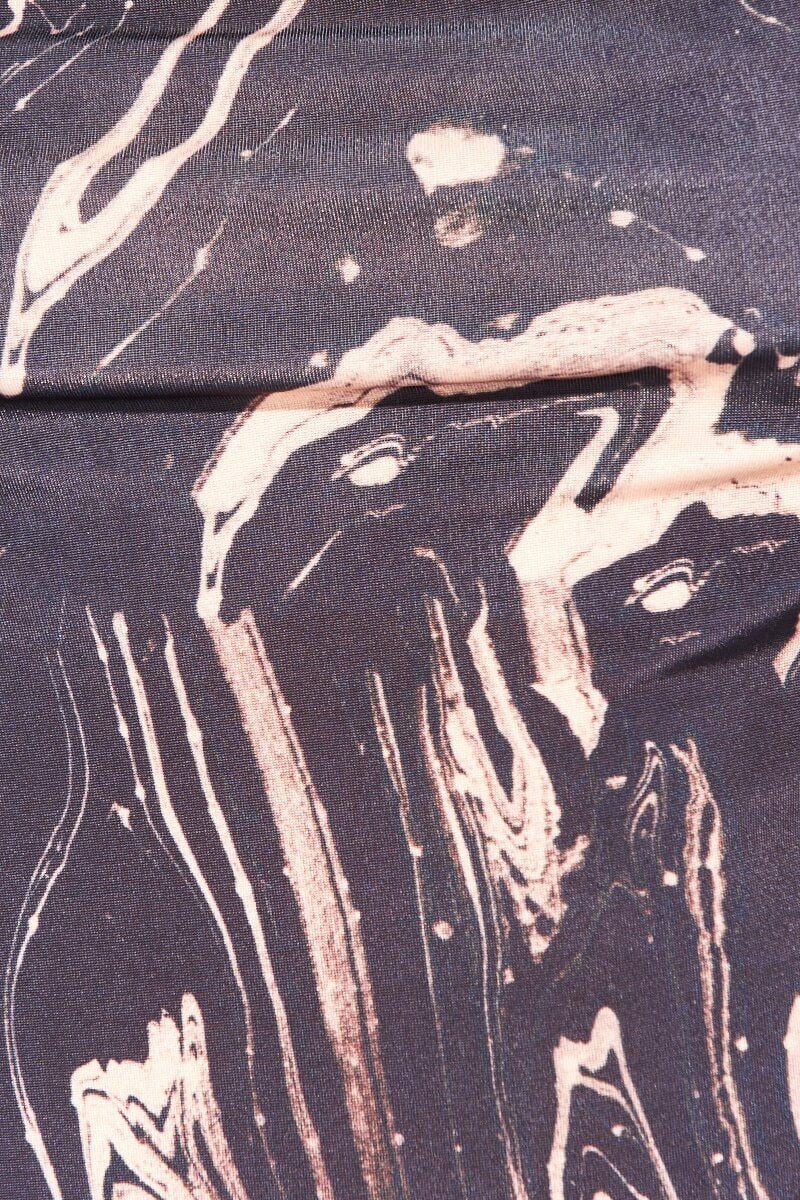 Haut court et legging à motif marbré noir et beige avec mouchoir